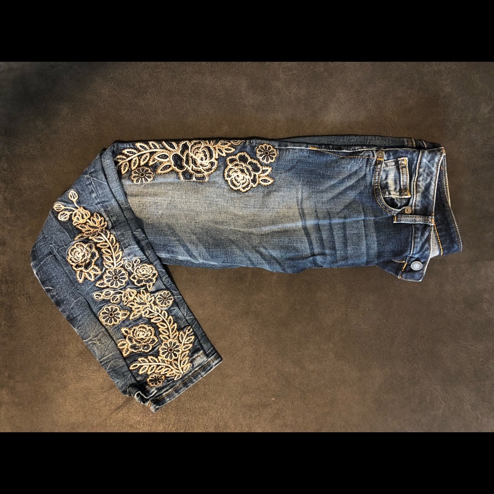 Embroidered MissMe Jeans 🌼
